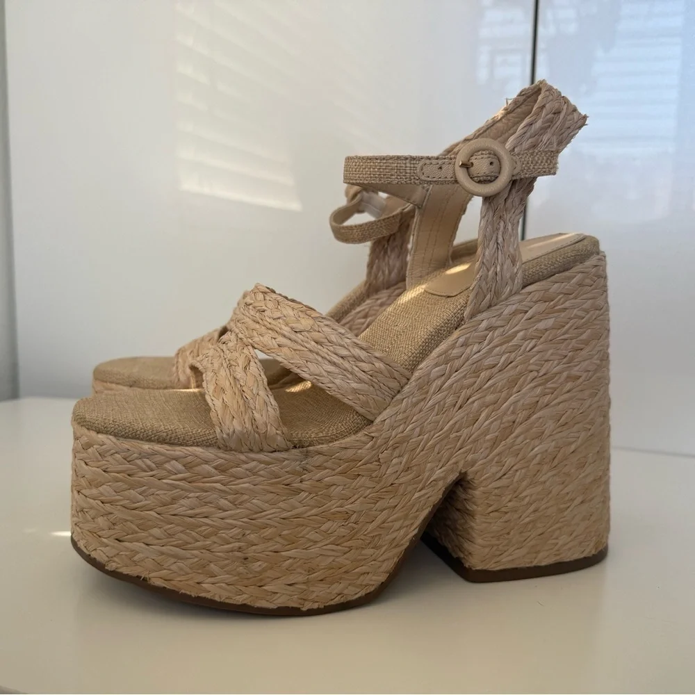 NWT Larroude Tan Woven Platform Sandals size 9